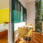 Guest house Damir Makarska