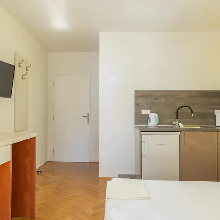 Guest house Damir Makarska