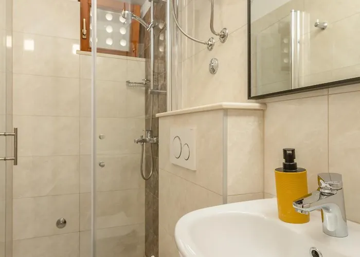 招待所 Damir 马卡尔斯卡