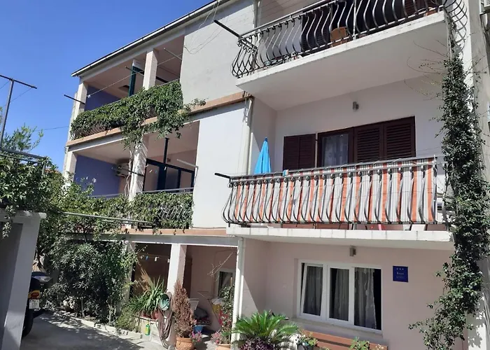 Konukevi Damir Makarska